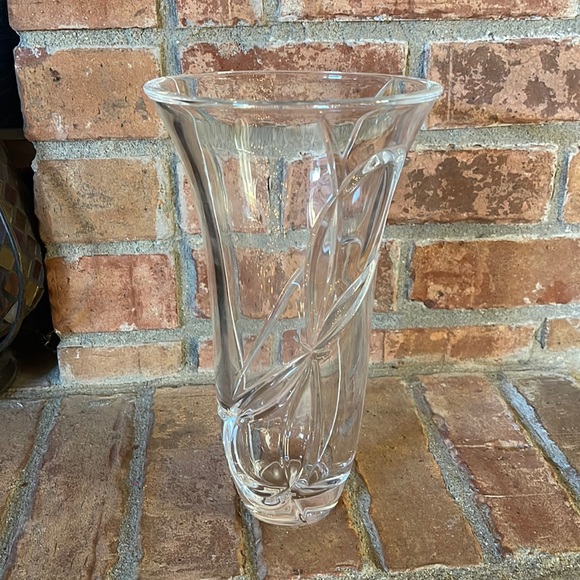 Vera Wang Accents Vera Wang Wedgwood Love Knots Crystal Vase Poshmark